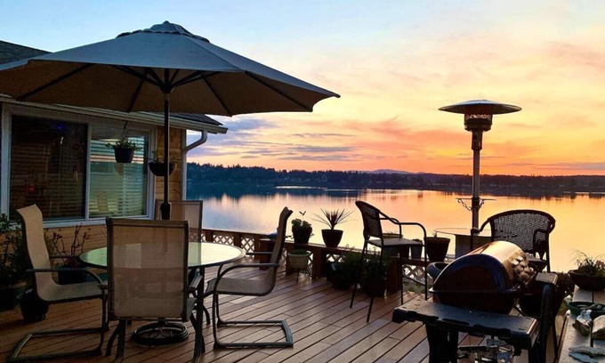 Boston Harbor House | Stunning Views at The Lighthouse RV - Boston Harbor Retreat