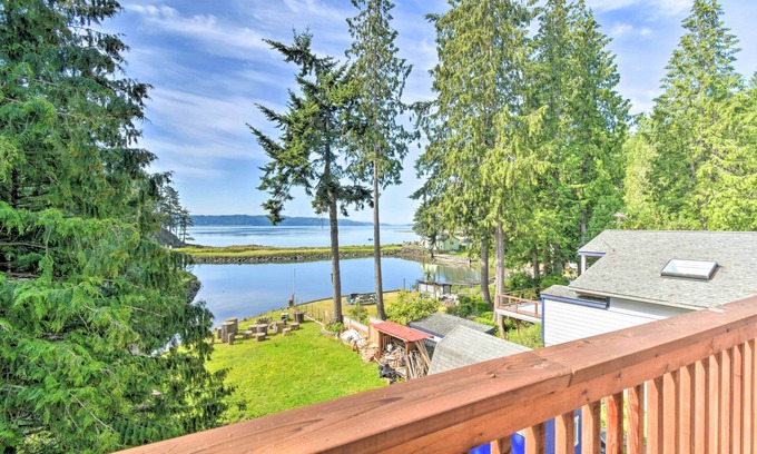 Lilliwaup Villa | Discover The Lillipad: Waterfront Bliss with Ocean Views!