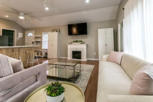 Sylvan Beach Apartment | Elegance Awaits at The Lilly Pad in Sylvan Beach