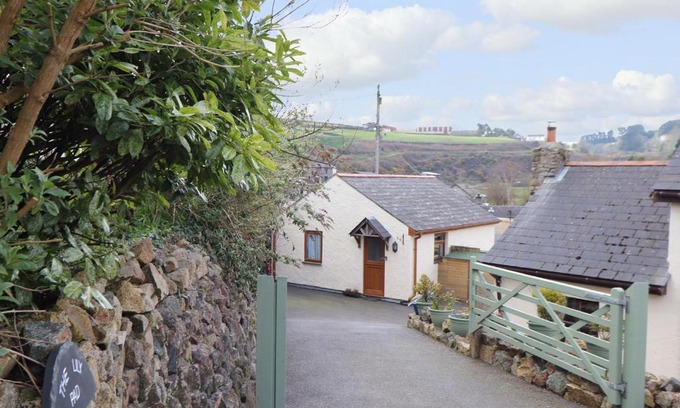 Carnbrea House | Experience Elegance at The Lily Pad - Rated 9.6/10