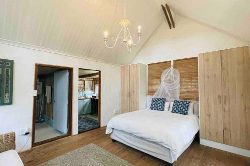 Harkerville Apartment | Pet-Friendly Escape at The Lily Pad - Tiny Farm Cabin