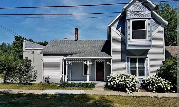 Elberta House | Cozy Lincoln House: Steps from the Beach with Ocean Views