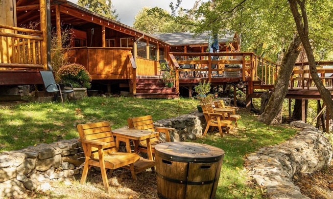 Murphy Hotel | Top-Rated Lindsay Lodge & Restaurant with Spa and Dining