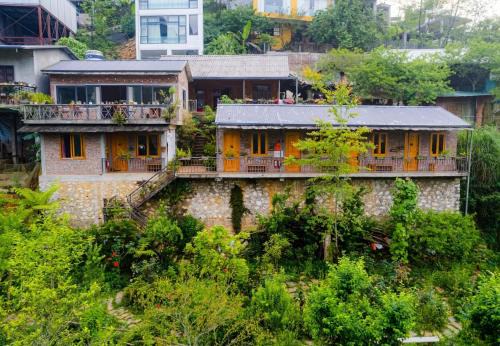 Chapa Bas House | The Link Farmstay: Oceanfront Retreat with Unique Amenities