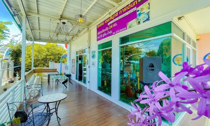 Yala Hotel | Cozy Linux Garden Hotel: Family-Friendly with Breakfast