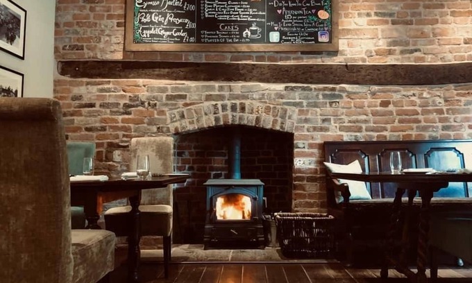 Leintwardine Hotel | Exceptional Stay at The Lion: Family-Friendly with Dining