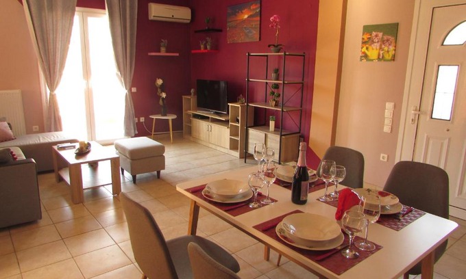 Liapades Apartment | Budget-Friendly Stay at The Lion's House with Kitchen Access