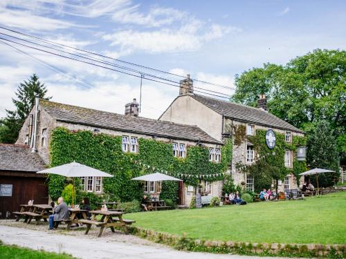 Malham Hotel | Discover The Lister Arms: Pet-Friendly with Top Ratings