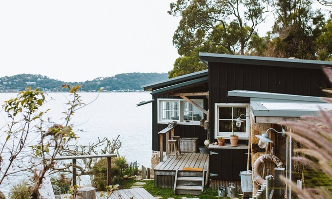Great Mackerel Beach Cottage | Indulge at The Little Black Shack with Oceanfront Views