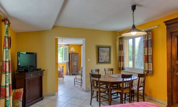 Mormoiron Apartment | Relax at The Little Bacalan: Spa & Breakfast Included