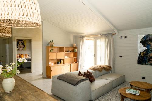 Main Ridge House | The Little Black House