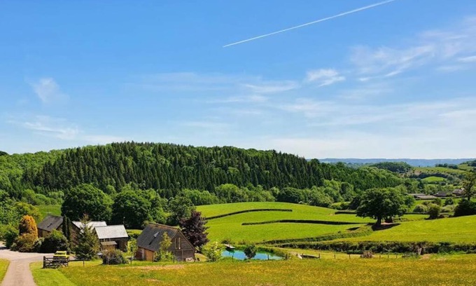 Abergavenny House | Family-Friendly Cae Hedd Holiday Cottages in Monmouthshire