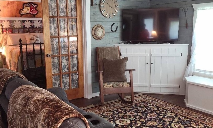 Murfreesboro House | The Little Branch House: Vintage Comfort with Amazing Amenities
