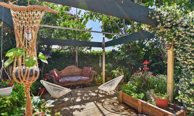 Bateau Bay House | Discover The Little Buddha Retreat: Family-Friendly Getaway