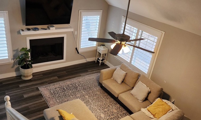 West Tawakoni Cottage | Idyllic Cottage at the Lake with Scenic Views & Spa