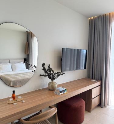Agios Gordios Apartment | The Little Crab Suites