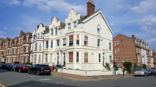 Cromer Apartment | Discover The Little Flat on the Corner - Guest Rated 9.5
