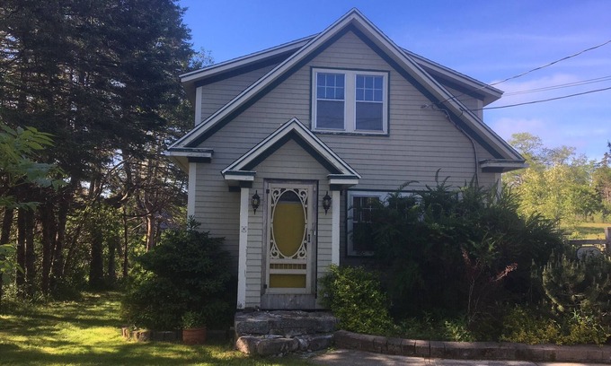 Fox Point House | Cozy Heritage Retreat Steps from the Sea - Guest Rated 9.6