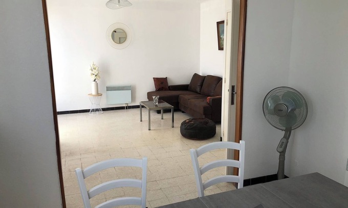 Les Angles House | Sunny Retreat: The Little House of the Sun Awaits You