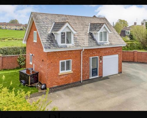 Weston Rhyn Apartment | Pet and Child Friendly Stay at The Little House, Oswestry