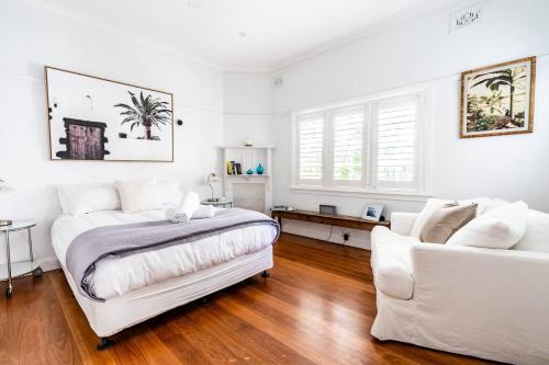 Manly Apartment | Discover The Little Palm: Ideal Spot by Beach & Wharf