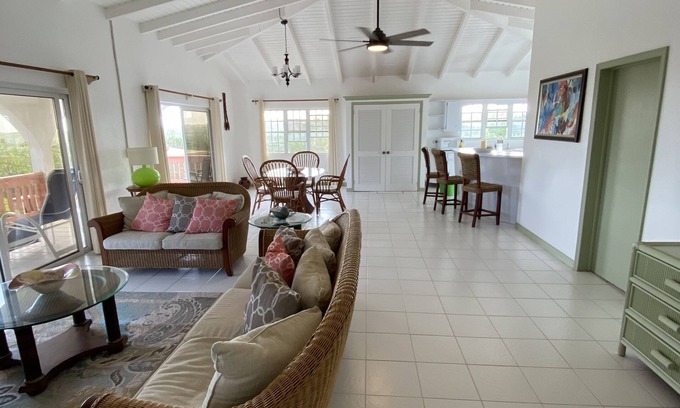 Little Harbour House | Cozy Oceanfront Retreat at The Little Villa with Spa