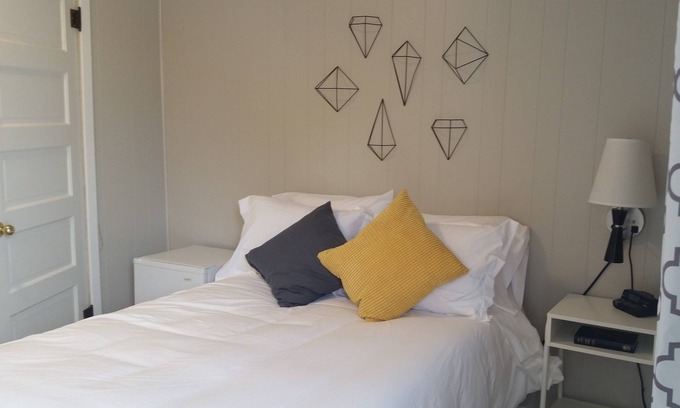 Mount Horeb Apartment | Cozy Retreat at The Little Village with Kitchen Access