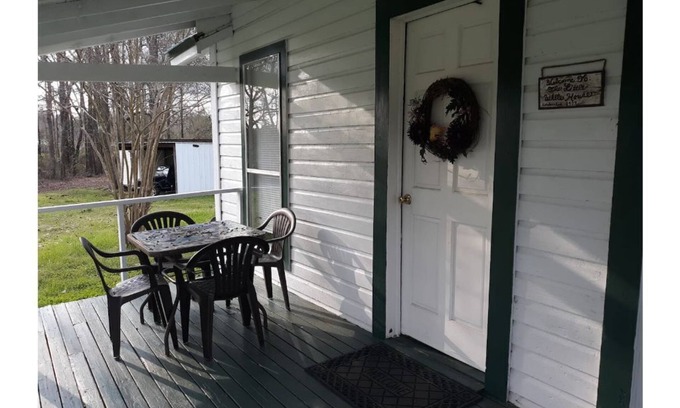 Tallassee House | Cozy Oceanview Retreat: Guest Rated 9.8 at The Little White Cottage