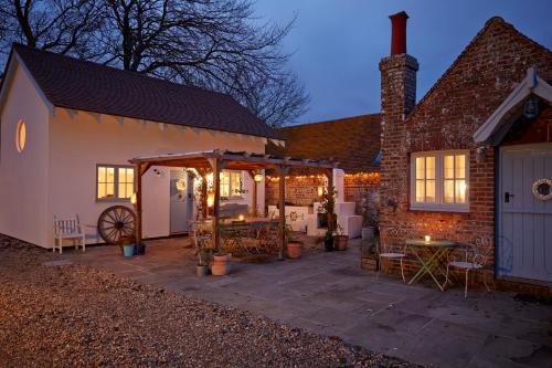 Lewes House | Discover The Lodge at Blue Door Barns - Family & Pet Friendly
