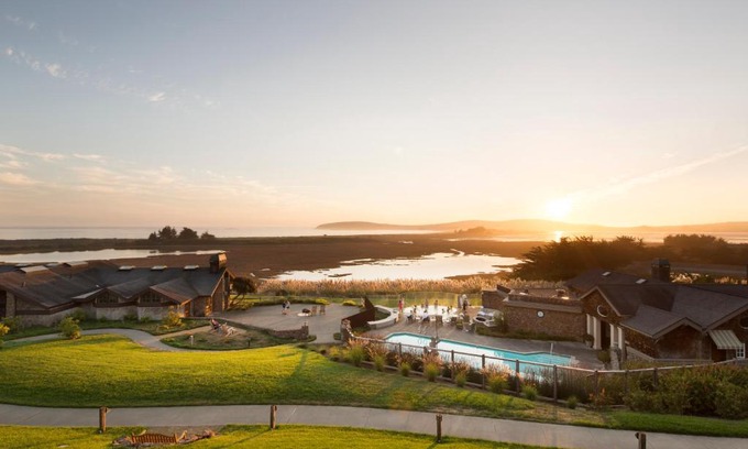 Bodega Bay Hotel | Oceanfront Retreat at The Lodge at Bodega Bay - 4-Star Escape