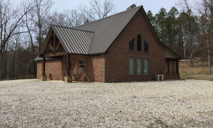 Murfreesboro House | Discover The Lodge at Cowhide Cove by Lake Greeson