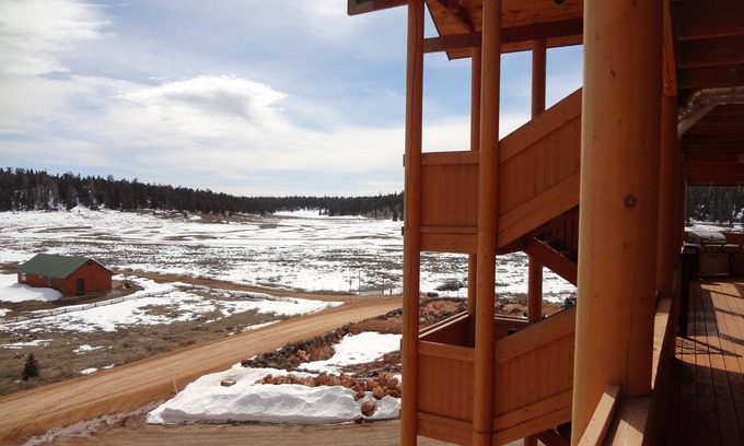 Meadow View Heights Apartment | Guest Rated 9.6 - The Lodge at Duck Creek Awaits You