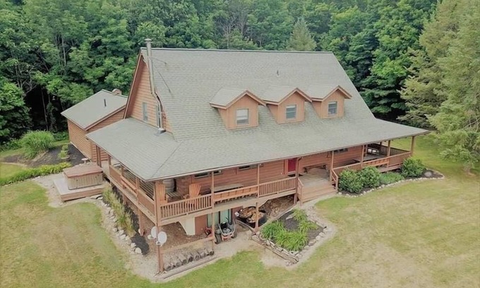Naples House | Experience The Lodge at Mountain View Meadow – Guest Rated 10/10
