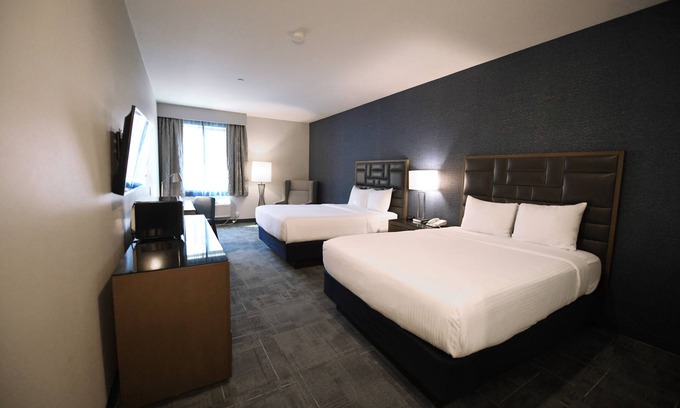 Corning Hotel | Relax at The Lodge with Spa, Restaurant & Family-Friendly Perks