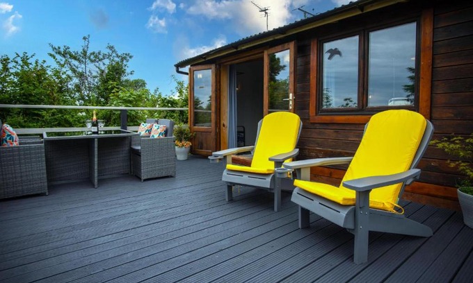 Amroth Apartment | Pet-Friendly 2 Bedroom Lodge at Sheepswalk Farm, Stepaside