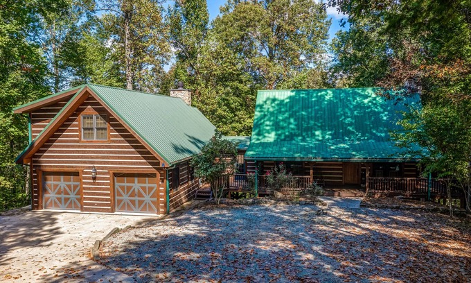 Ellijay Cabin | Experience North GA Mountain Cabin with Hot Tub & Pool