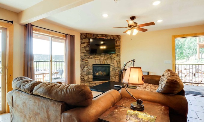 Meadow View Heights Apartment | Exceptional Lodge at Duck Creek: Fisherman's Landing Suite