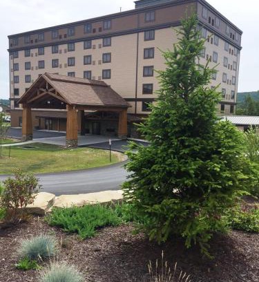 McHenry Hotel | Family-Friendly Retreat at The Lodge at Wisp Awaits You
