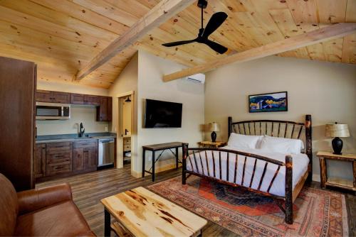 Sunapee Hotel | Unforgettable Stays at The Lodge by Sunapee: 10/10 Rated