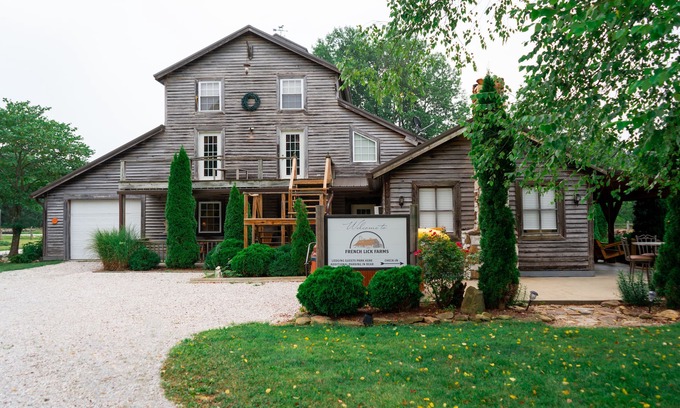 West Baden Springs Cabin | Relaxing Farm Stay at The Lodge with Scenic Lake Views