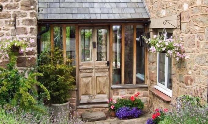 Ross-on-Wye Cottage | Guest Rated 10/10: The Lodge Farm Barn with Family Amenities