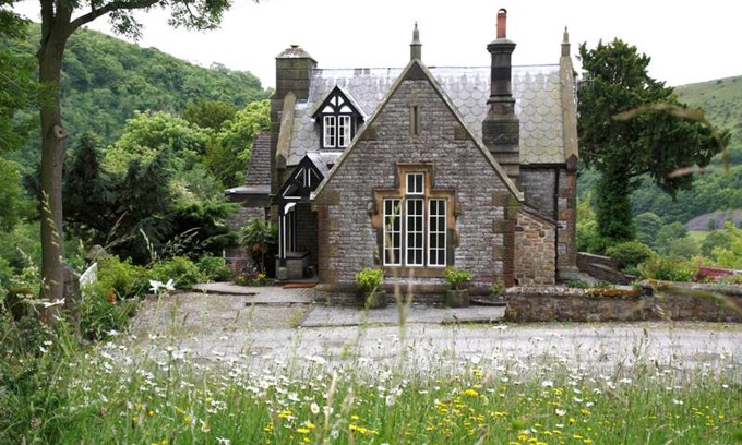 Monsal Dale House | Experience The Lodge: Top-Rated 4-Star Retreat