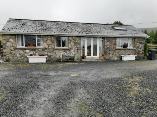 Dublin Cabin | Eco-Friendly Lodge Guesthouse with Hot Tub & Breakfast