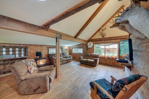 Trout Creek House | Family-Friendly Lodge in Trout Creek Near the Reservoir