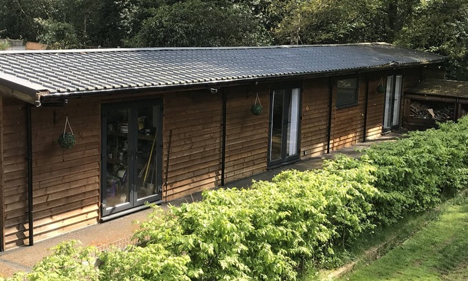 Berkhamsted Cabin | Serene Lodge Adjacent to Woodland with Kitchen Amenities