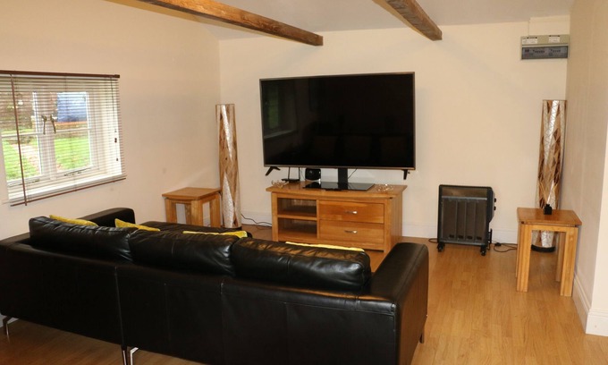 East Harling Cottage | Relaxing Retreat at The Lodge with Hot Tub & Private Garden