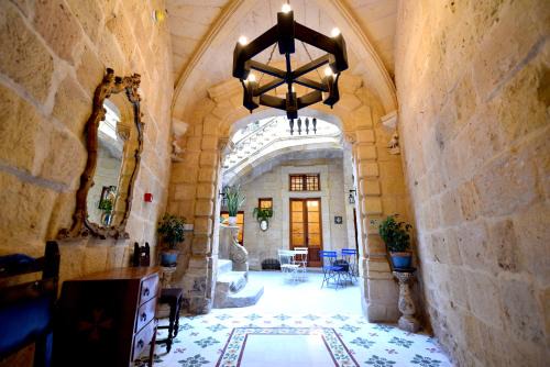 Cospicua Hotel | Discover The Lodge: Top-Rated Stay with Breakfast & Dining