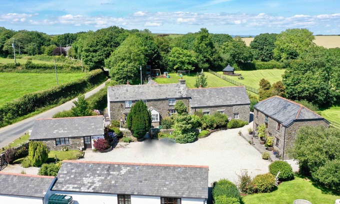 Looe Cottage | Bright Open-Plan Studio Cottage for Couples at The Lodge