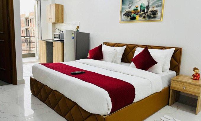 Sector 51 Apartment | Explore Paras Studios: Family-Friendly Serviced Apartments