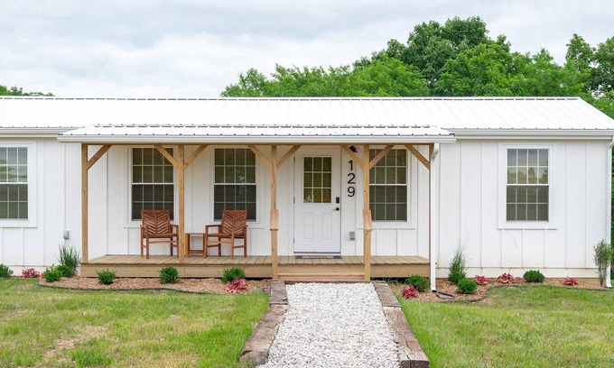Williamstown Cabin | Pet-Friendly Lodge 129 at Eden Reserve - Ideal Family Retreat